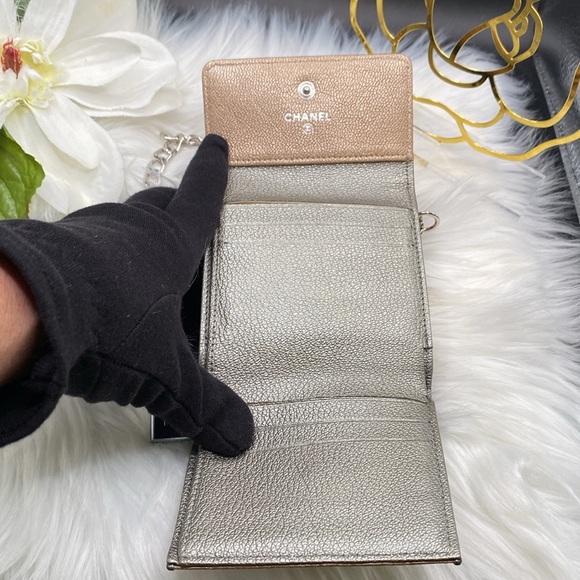 🏆Chanel Leather Compact Trifold Wallet Diamanté Embossed included insert & chain - Picture 7 of 13